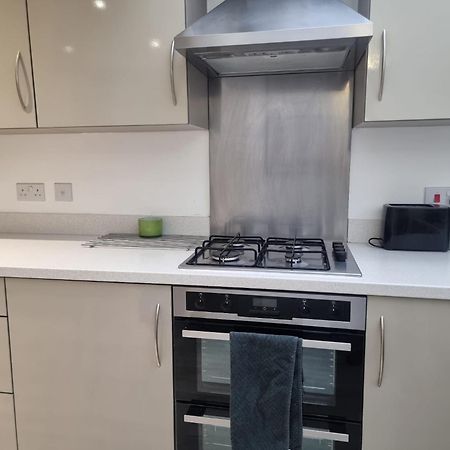 Bromley Common- Double Bedroom With En-Suite With Private Lounge In Shared Town House Exterior foto
