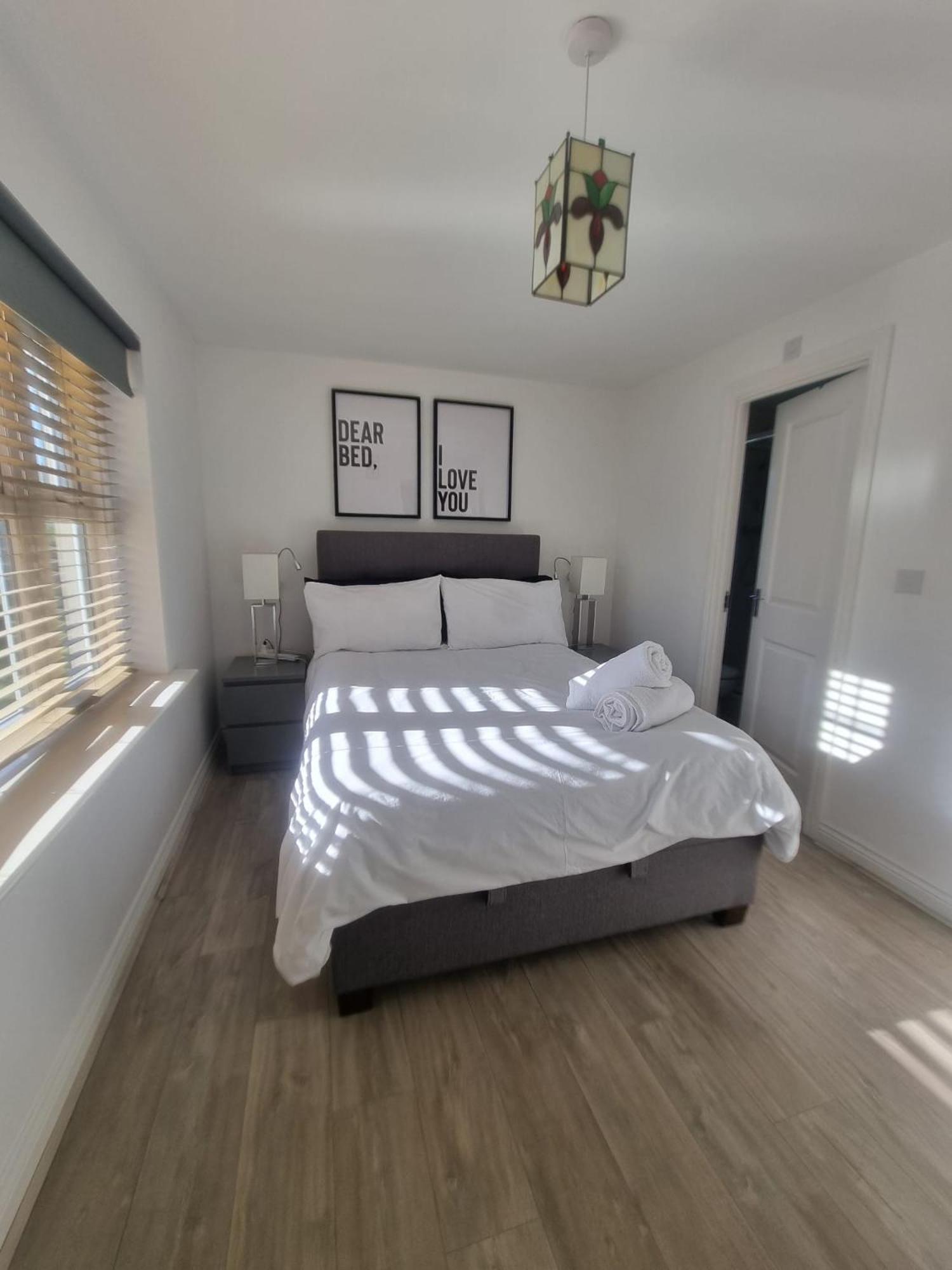 Bromley Common- Double Bedroom With En-Suite With Private Lounge In Shared Town House Exterior foto